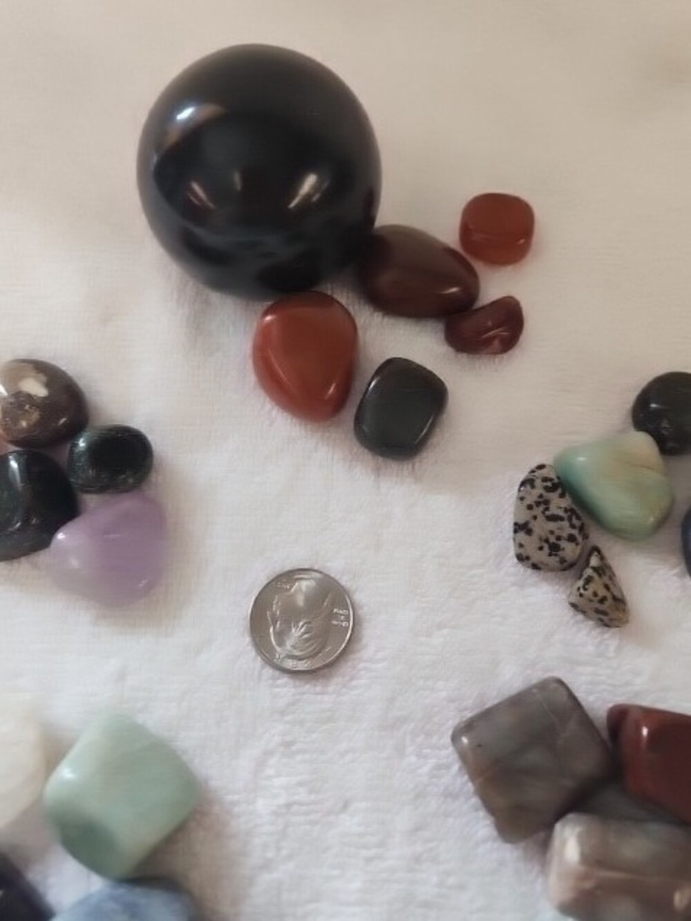 25 Mixed Polished Gemstone Lot #3 with Black Sphere - Picture 4 of 9